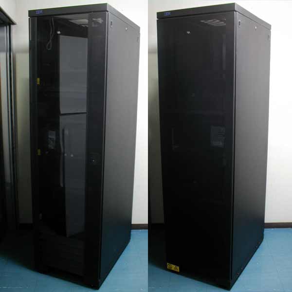 9306-900 IBM 42U サーバーラック キャスター付き - PC98ショップ